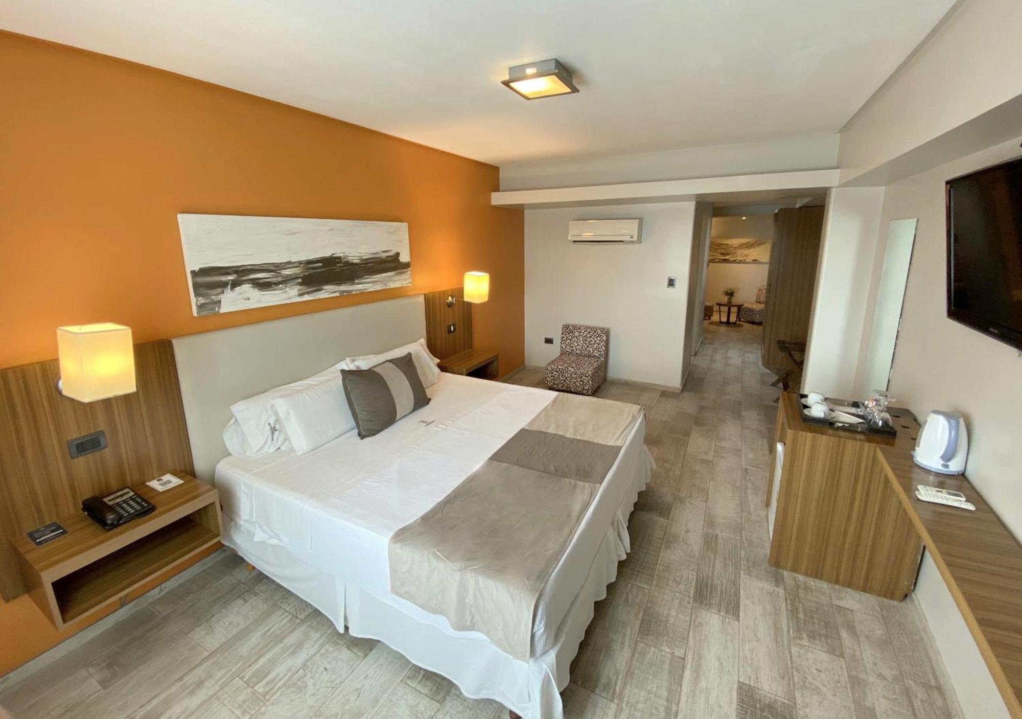 Hotel Bicentenario Suites & Spa San Miguel de Tucuman Exterior photo
